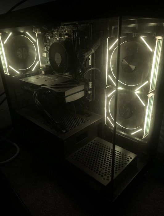 Геймърски Компютър | Ryzen 7 5700X | 16 GB RAM | Rtx 5060TI | 1TB SSD