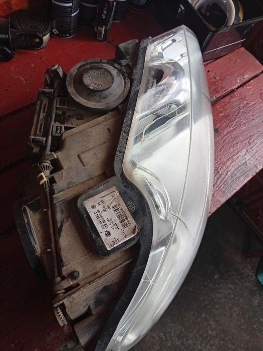 Far dreapta bixenon adaptiv touareg 7L facelift 2007/2008/2009/2010