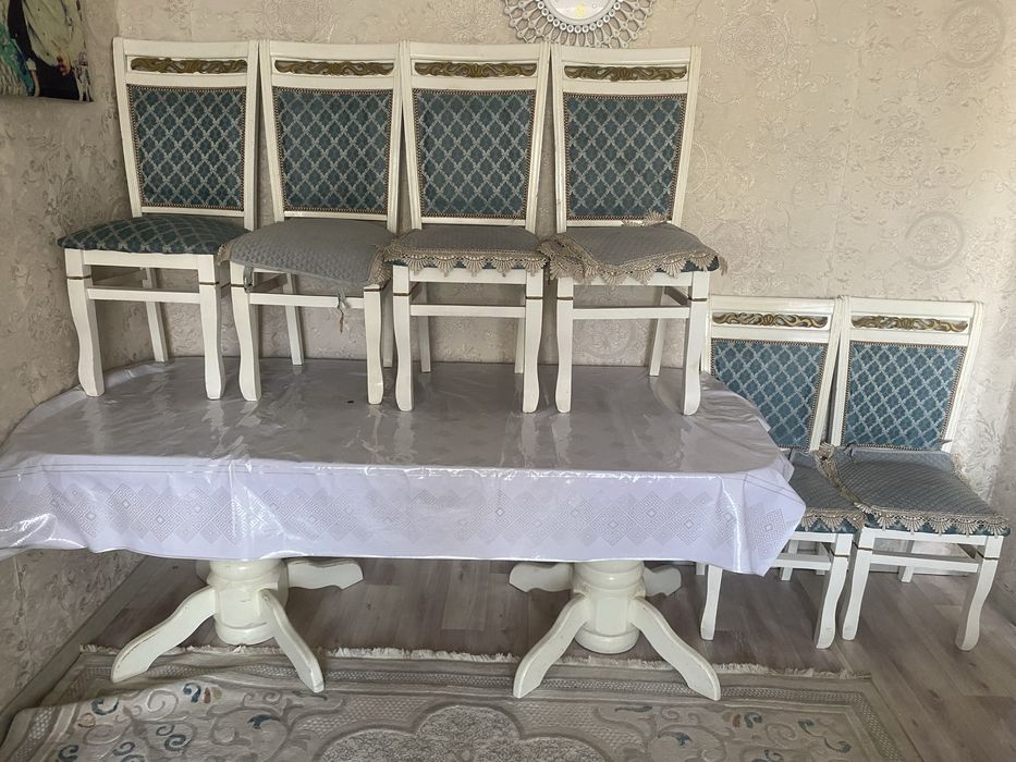 Продается деревяныи стол 6 стульями