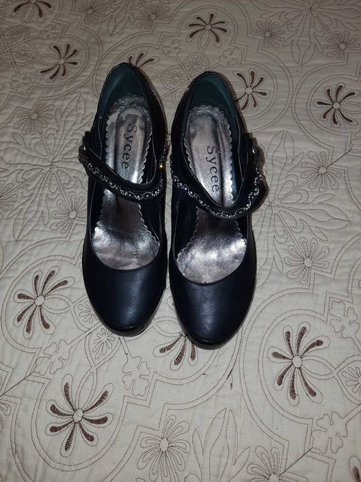 Продам  туфли ( почти новые)