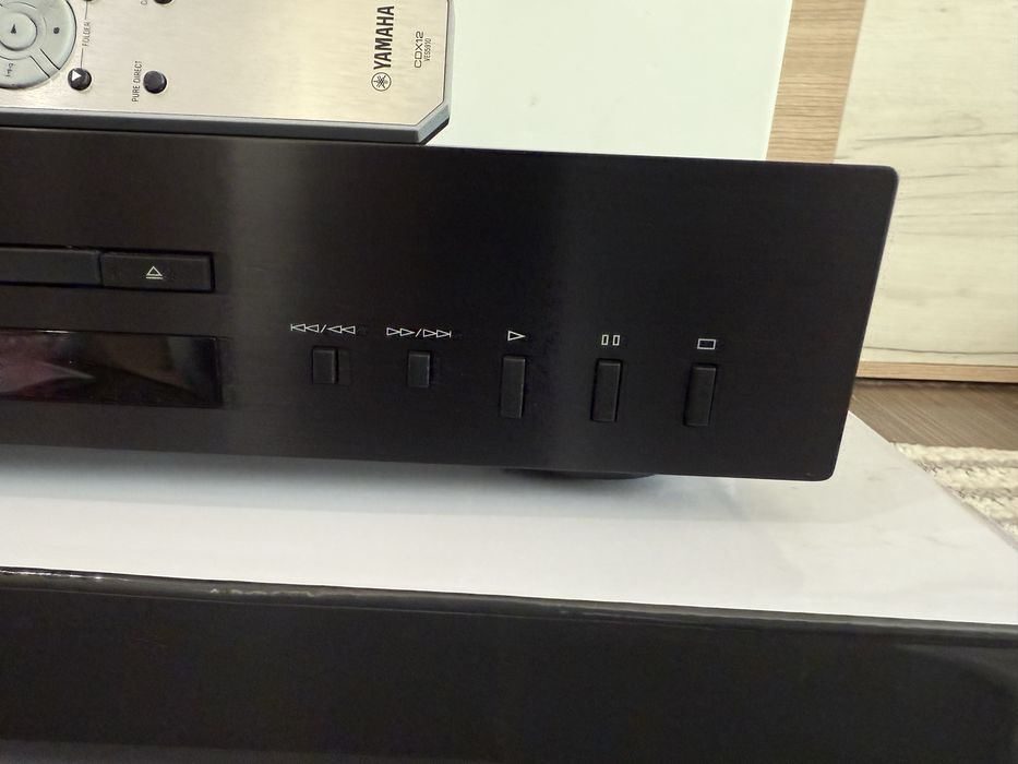 Yamaha CD-S303 Чисто  нов
