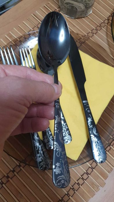 Set tacamuri Negru -Tacamuri Black flora- 4 persoane