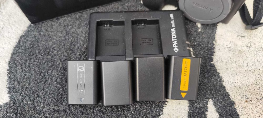 Sony Alpha A6400 + Sigma 30mm F1.4 – Garanție 2028, full box, 4 baterii extra, 3.800 cadre