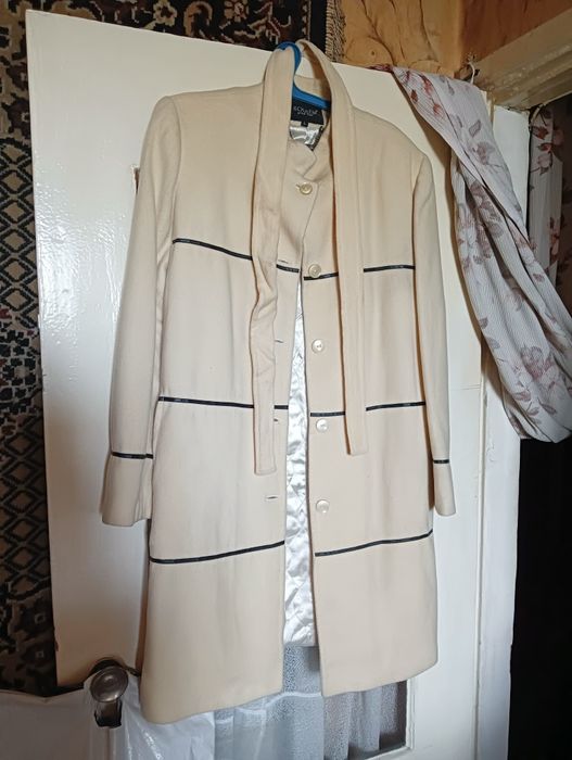 Пальто молочного цвета