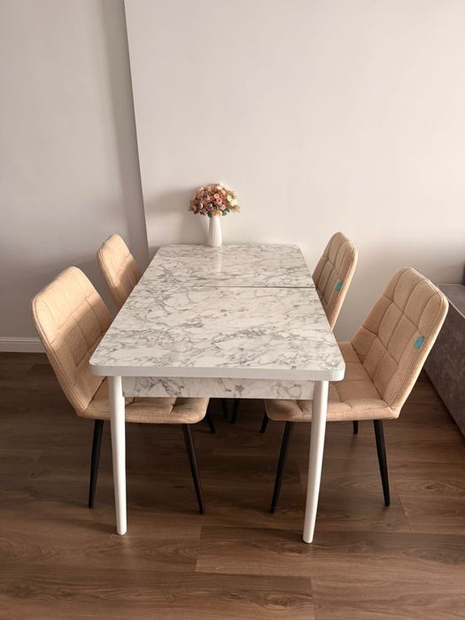 Стол со стульями срочно !