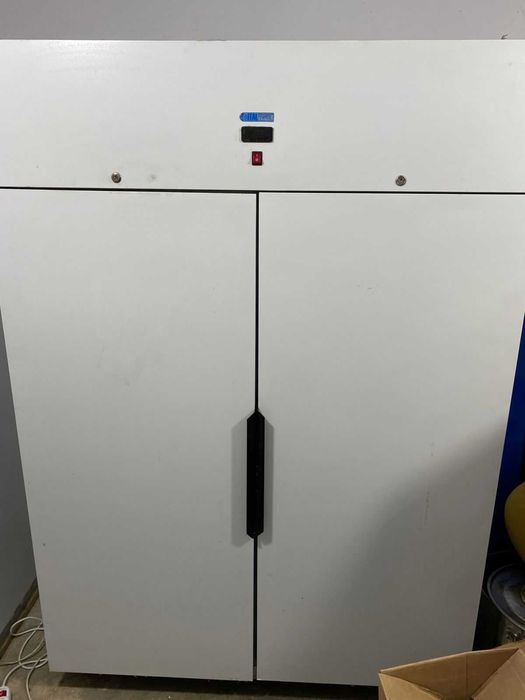 Шкаф холодильник.