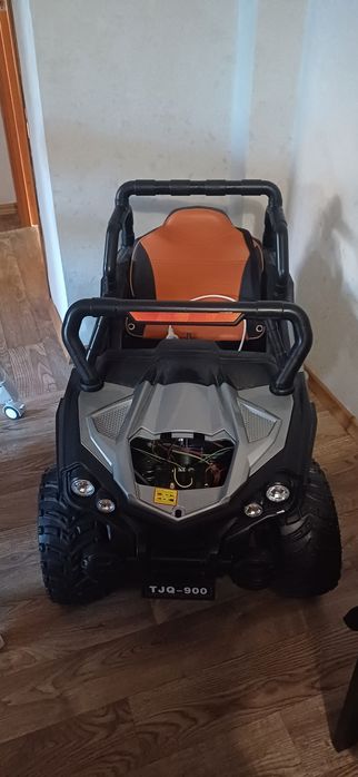 Детская машинка на пульт управлений