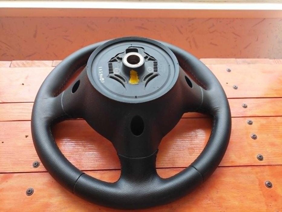 Продавам професионално претапициран волан за Alfa Romeo 147!