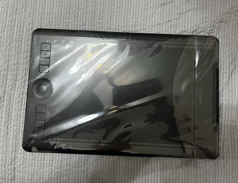 Графический планшет Wacom Intuos Pro Medium PTH-660