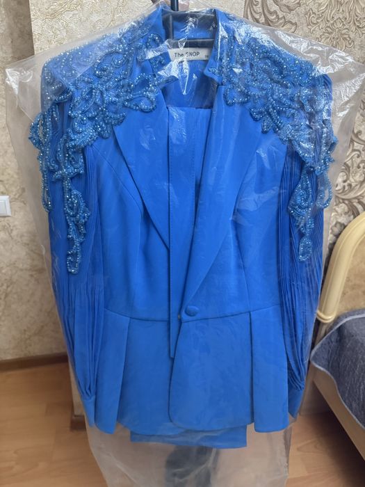 Продам брючный костюм