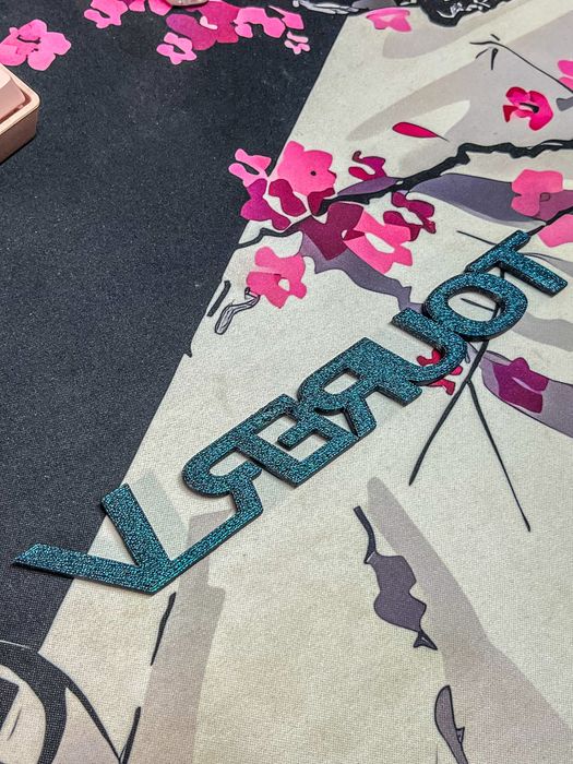 шильдик Tourer V сделаный на 3д принтере