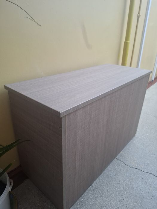 Vând lada de depozitare aproape noua