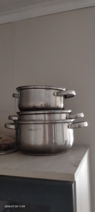 Комод, кровать, посуда