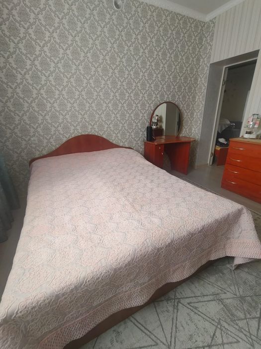 Продам Кровать с трюмо .