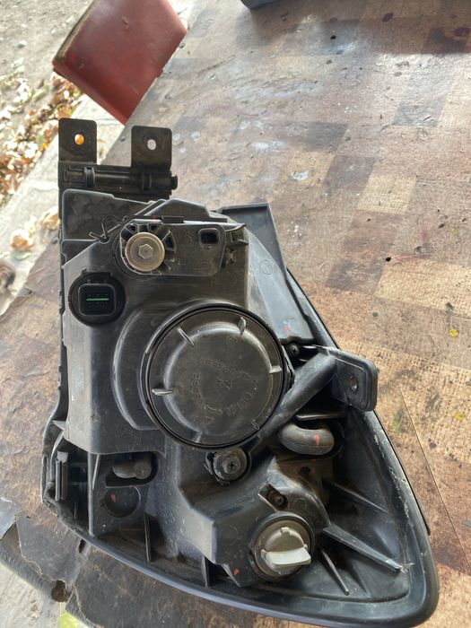 Десен фар за киа спортидж