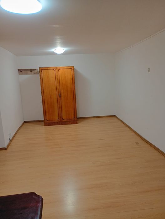 Închiriez Garsoniera