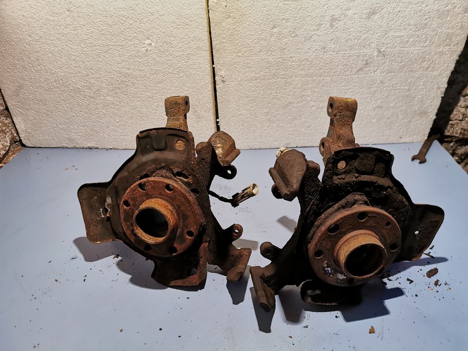 Fuzeta stânga / dreapta cu rulment abs opel astra g