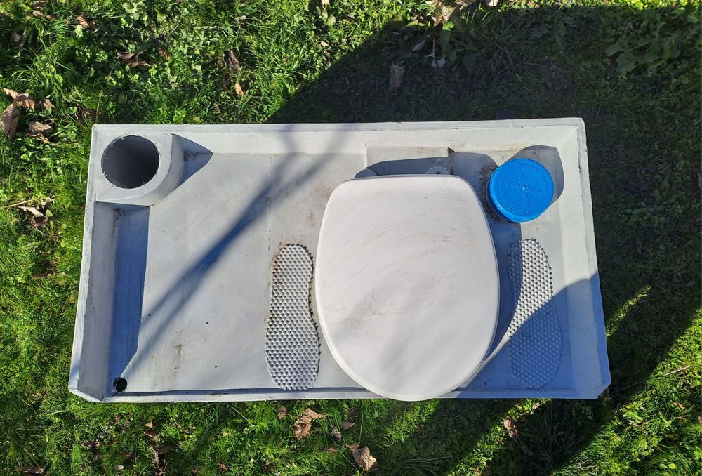 Контейнер химическа тоалетна