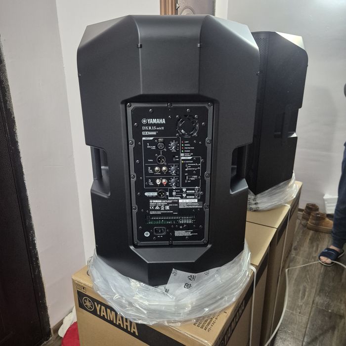 Mixer digital Behringer X32  Compact  si doua Boxe Yamaha  DXR 115 Mk2  toate noi nouțe