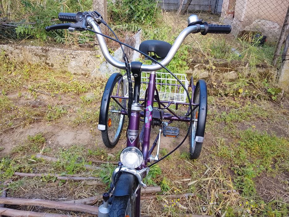 Triciclete Adulți 3 Viteze În Butuc Roți 24 Inci Far Halogen Stop Spate STARE EXCELENTĂ Cauciucuri Foarte Bune Coș Spate STARE Foarte Buna Clopoțel