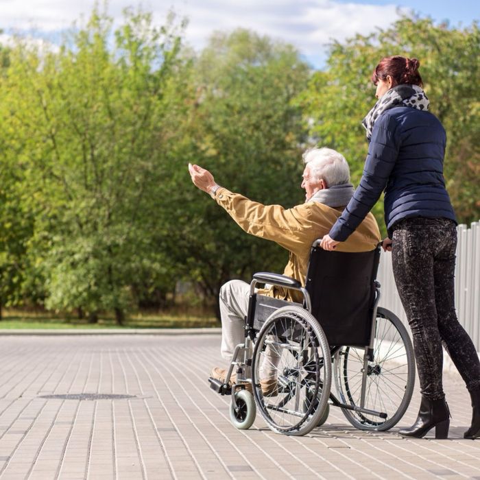 Уход за пожилыми, помощь старикам и бабушкам, сопровождение