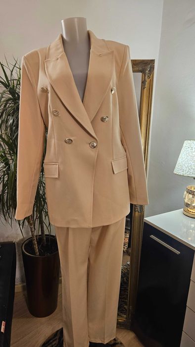 Костюм в Бежово Hot fashion