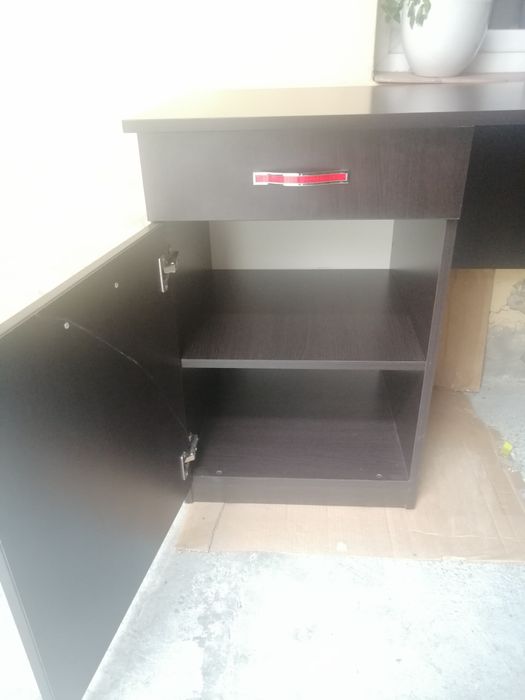 Birou studiu si calculator- culoare Negru