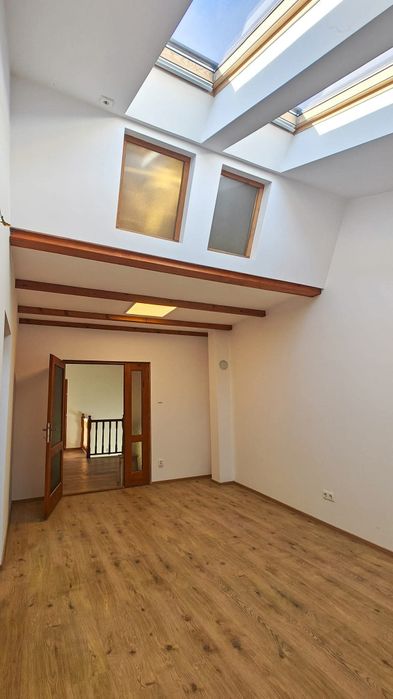 Casă de vânzare/de închiriat în Centrul Reghinului