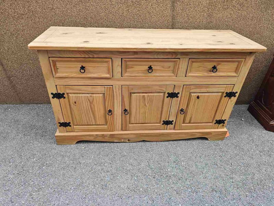 Контрабюфет с метален обков