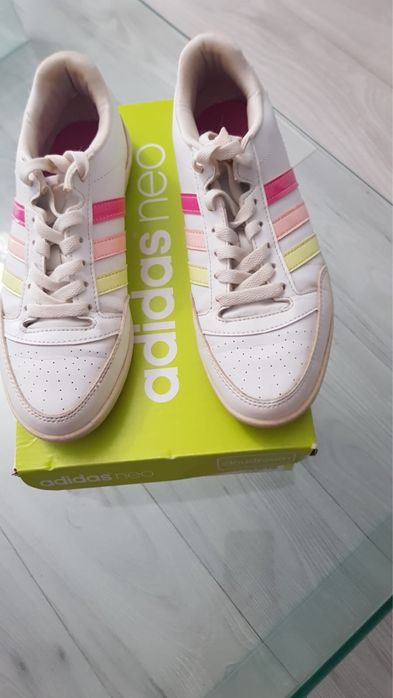 Adidasi dama marca Adidas