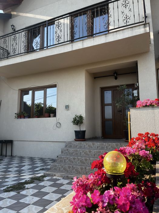 Casă spatioasă de inchiriat