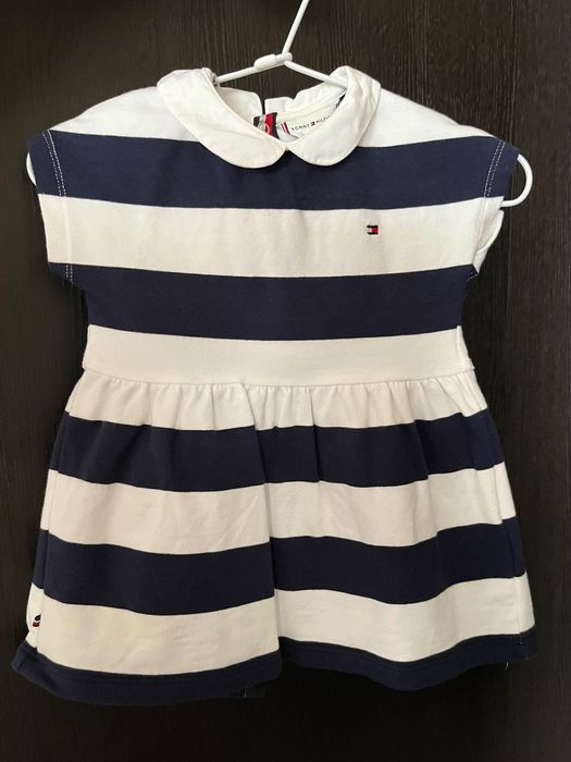 Бебешки рокли Guess, Next, Mayoral, Tommy Hilfiger