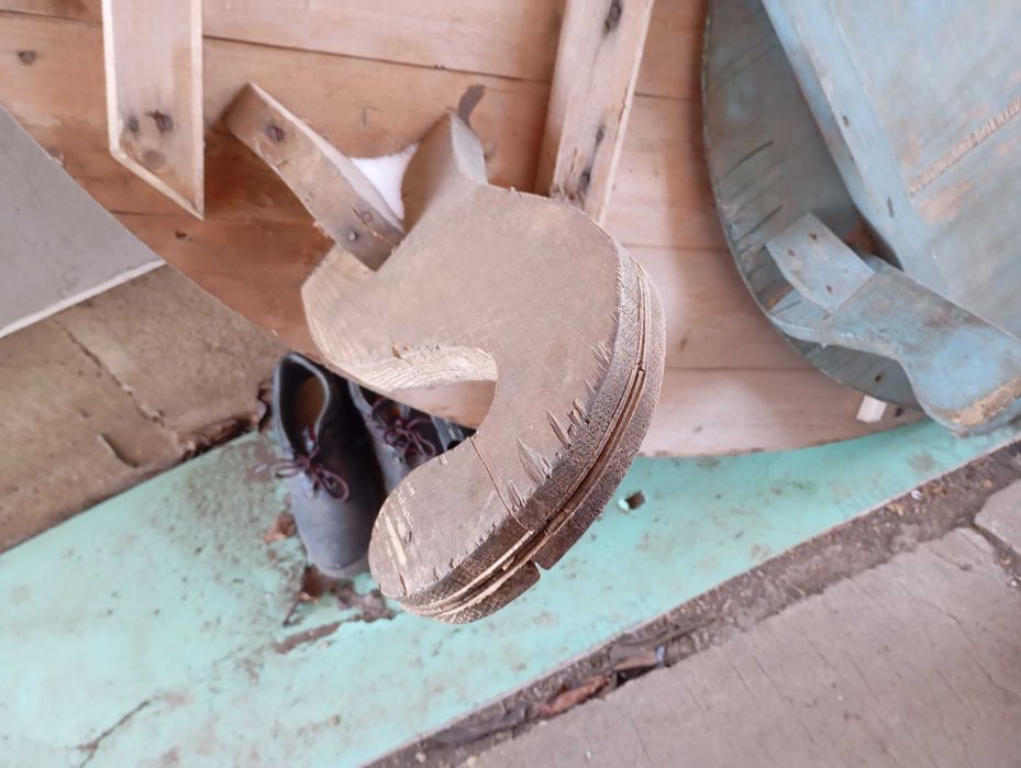 Стара Дървена софра с столчета