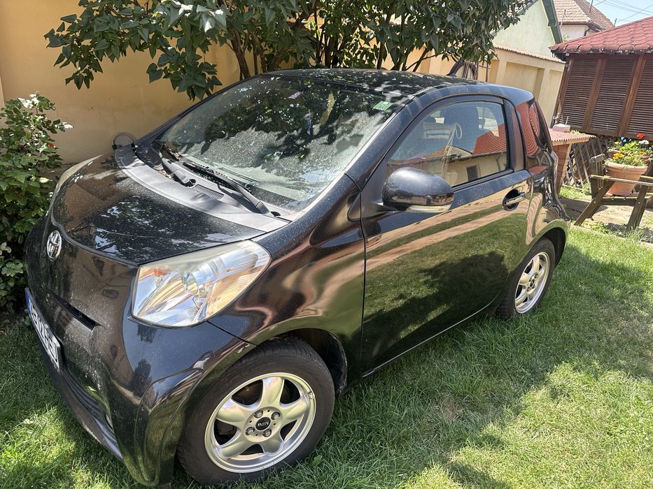 Vând Toyota IQ , stare bună. Unul cu numere altul fara . Ptr detalii s