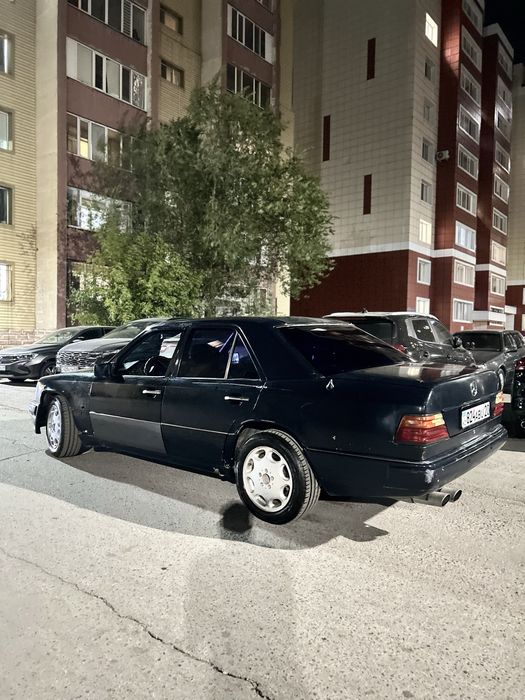 Mercedes 124 синий
