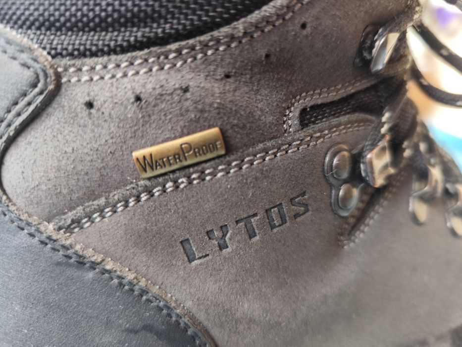 Обувки "Adidas" cloudfoam р.44,5 цена 70лв; Обувки планин., р.40лв.