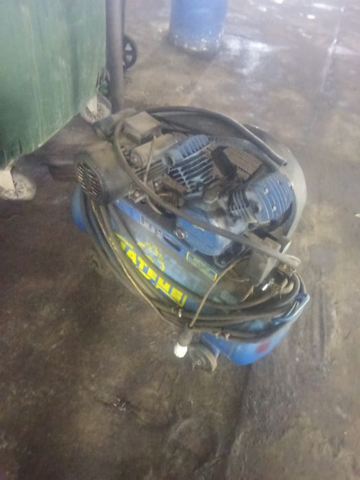 Продам компрессор 100 литров