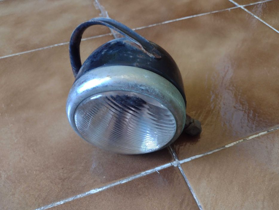 Боен  фар  ретро