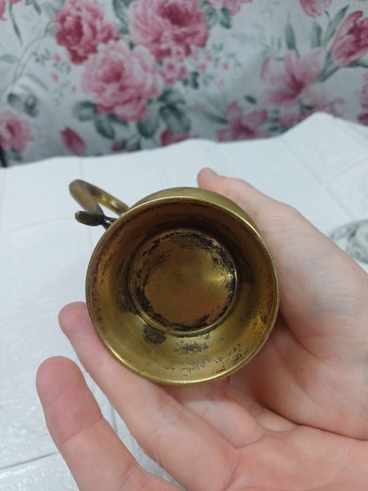 Стара бронзова чаша красиво гравирана