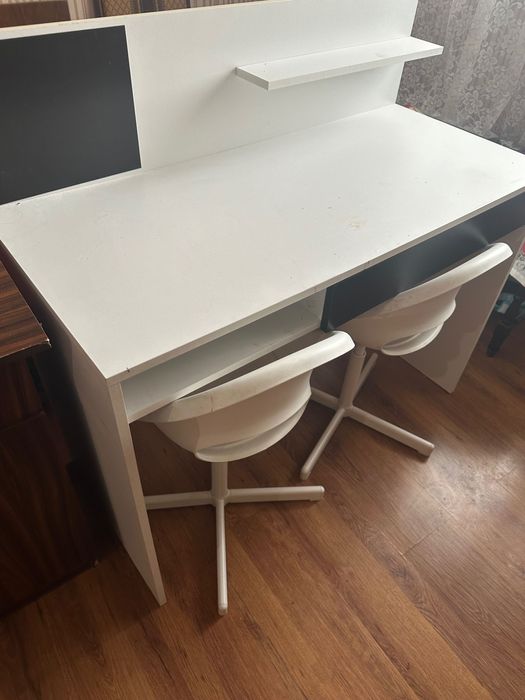 2броя бюра с 2 стола