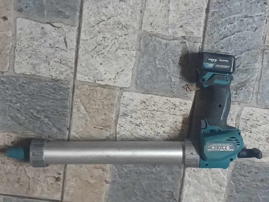 Pistol de silicon MAKITA că și nou