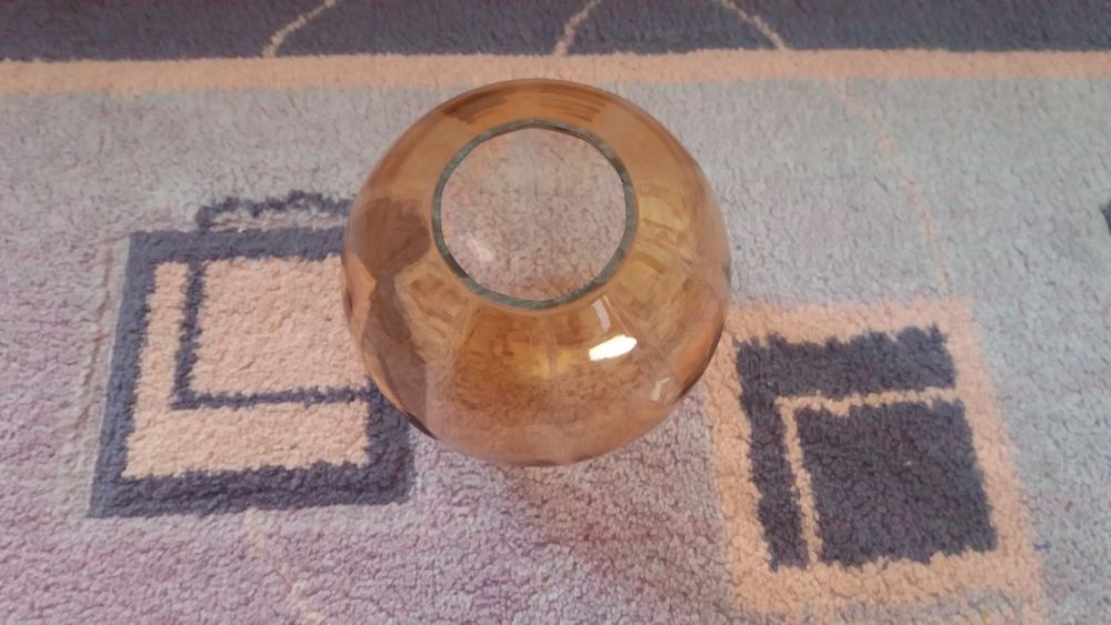 Полилей стъклено кълбо