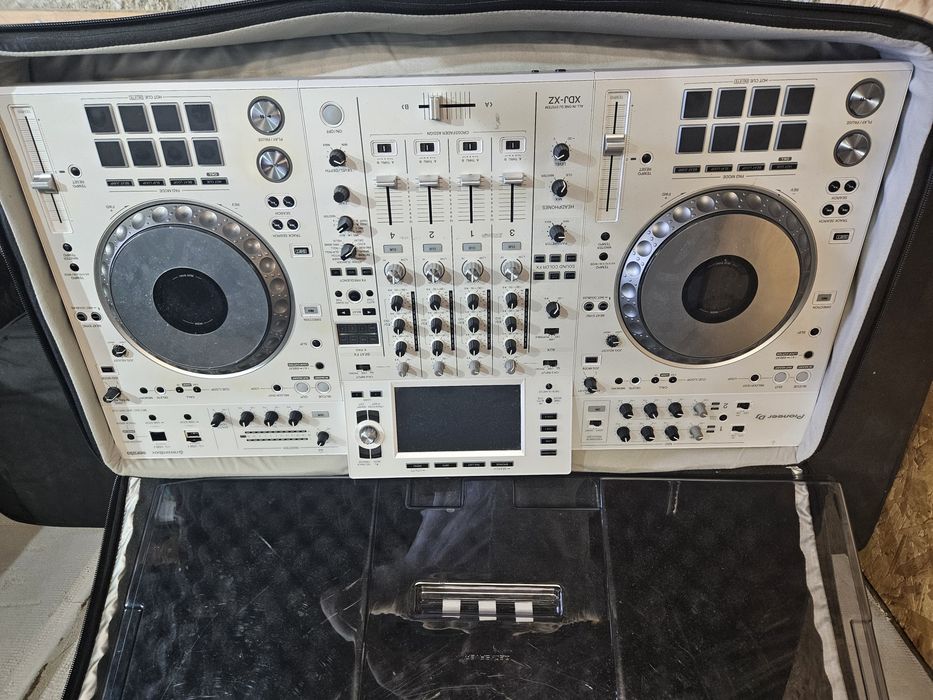 Pioneer XDJ XZ конзола контролер