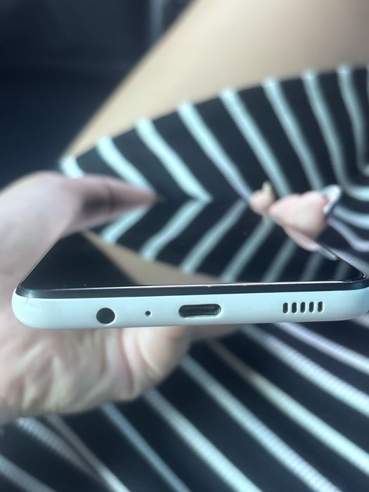 Продавам телефон Samsung A12