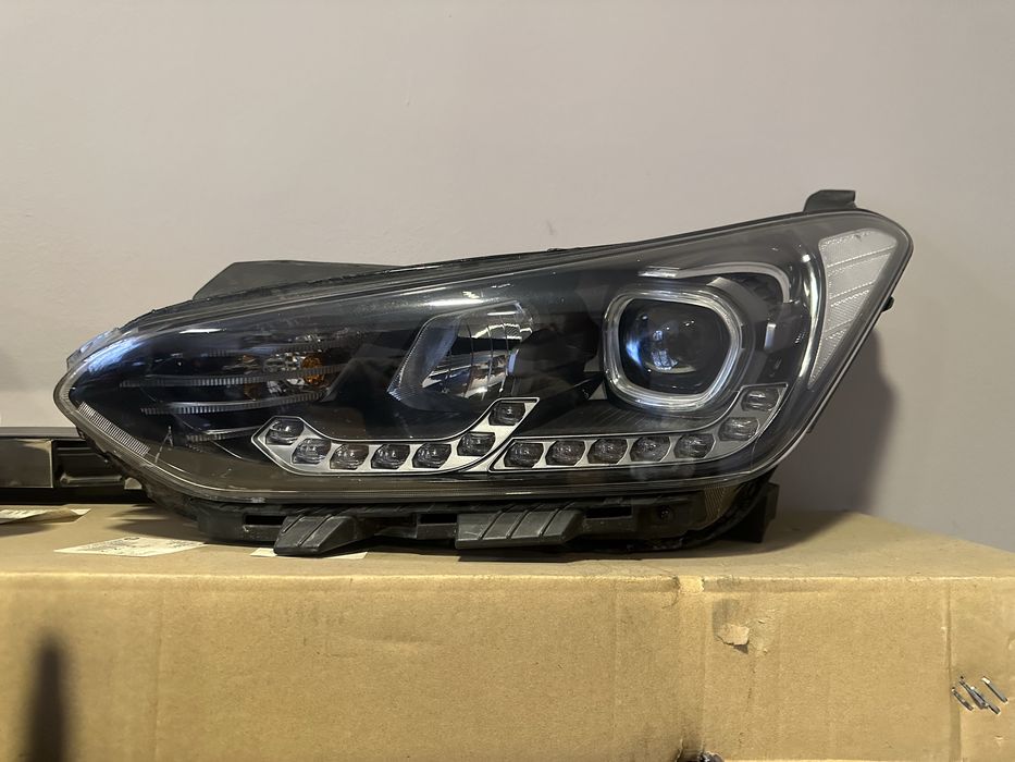 Фара левая  Hyundai Veloster