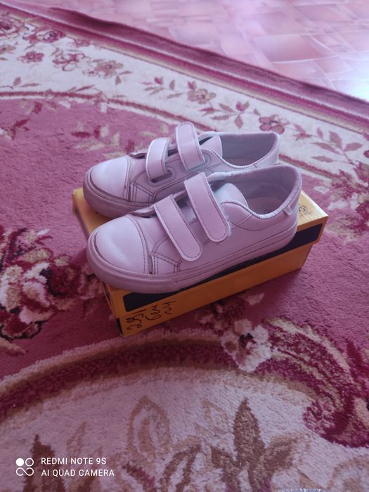 Продам кроссовки для девочек