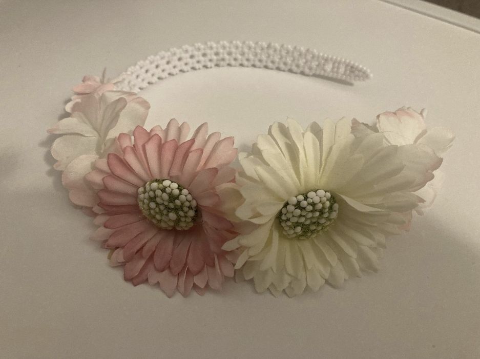 Bentite diverse modele pentru fetite cu flori