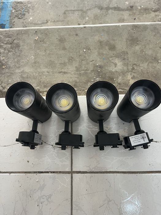 трековый светильник