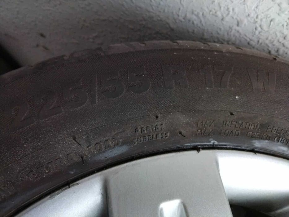 Гуми с джанти 225/55 R17 Continental – добро състояние