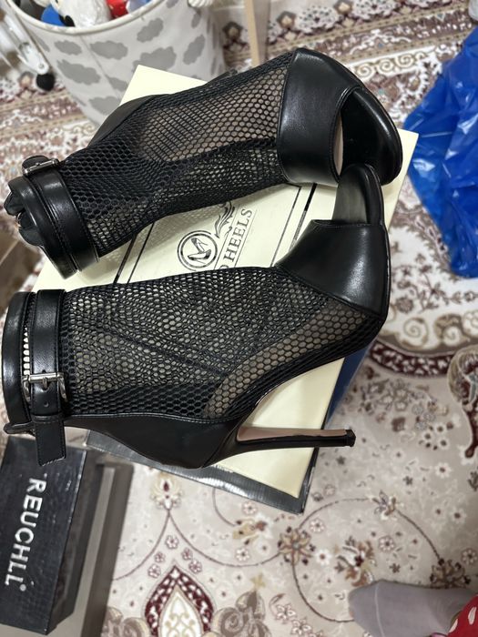 Продам туфли 36 размер, на 35-36